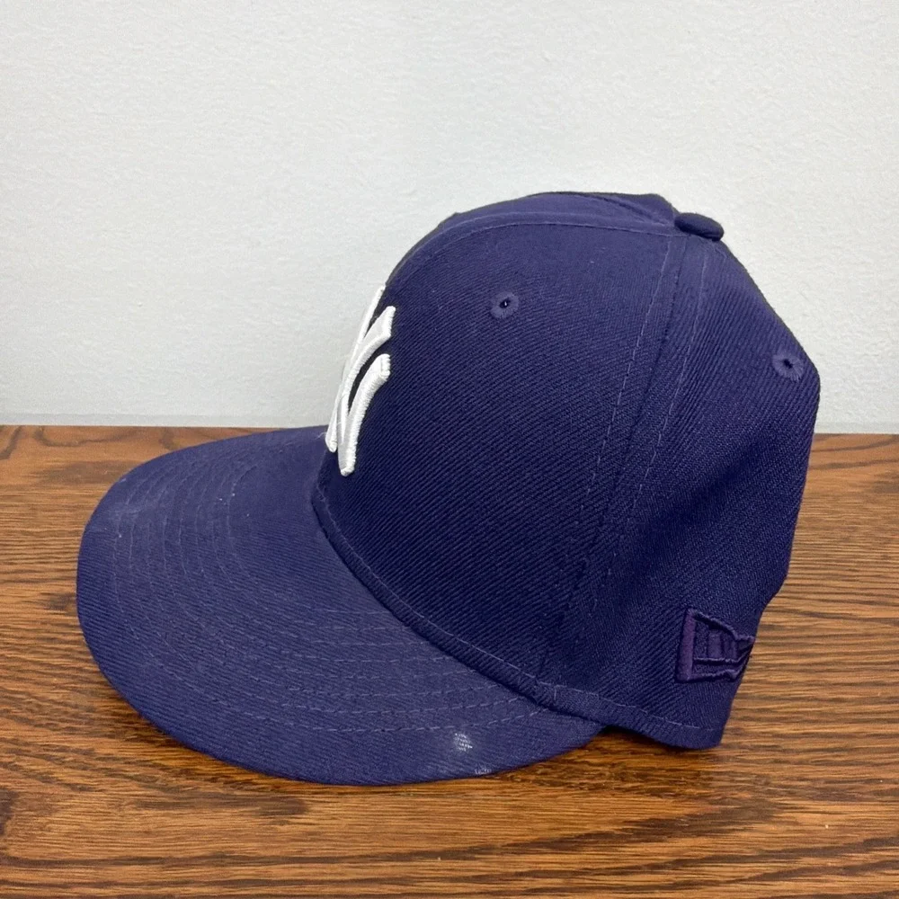 Yankee Purple World Series Fitted 7/ 3/8 New Era